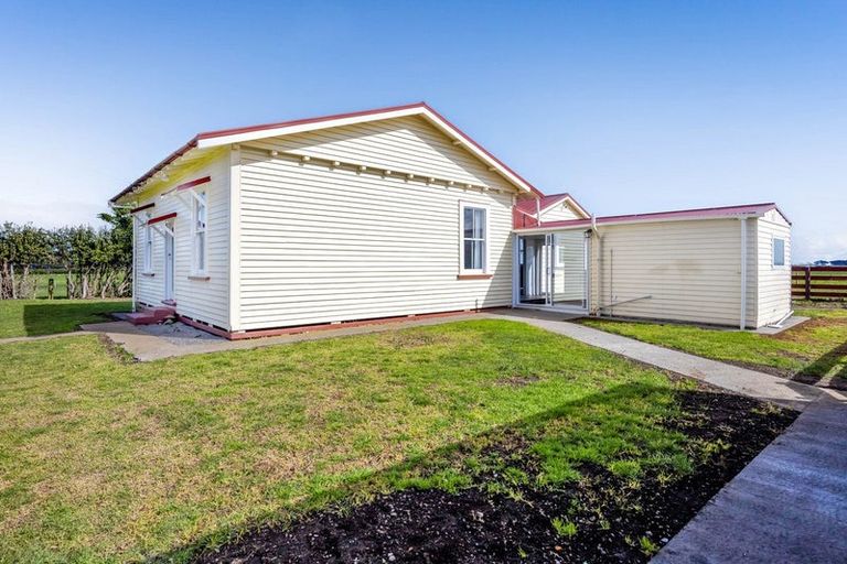 Photo of property in 39 Auroa Road, Otakeho, Hawera, 4678
