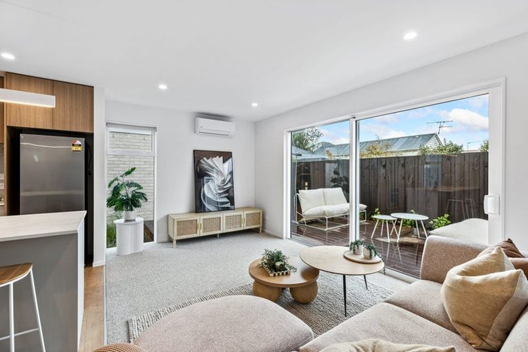 Photo of property in 3/92 Holly Road, St Albans, Christchurch, 8014