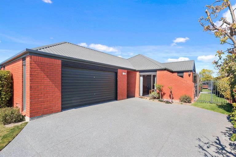 Photo of property in 24 Inglewood Place, Avonhead, Christchurch, 8042