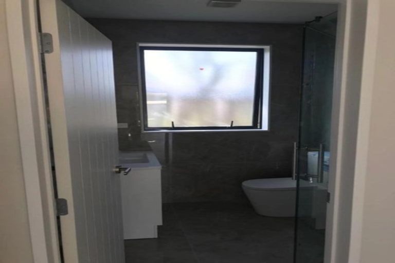 Photo of property in 3 Sunward Rise, Glenfield, Auckland, 0629