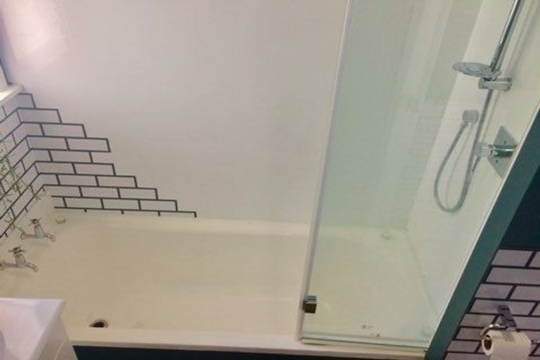 Photo of property in 16 Lancaster Road, Beach Haven, Auckland, 0626