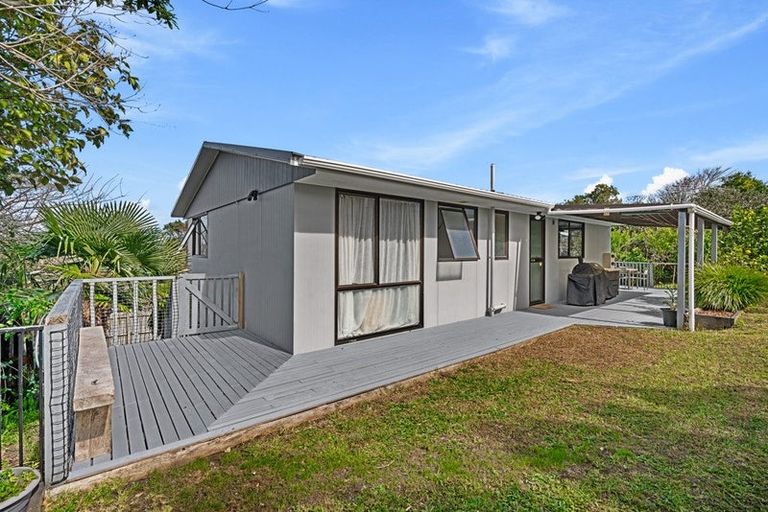 Photo of property in 1/21 Sarajevo Place, Massey, Auckland, 0614