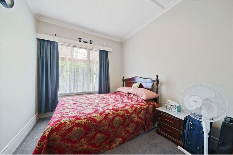 Photo of property in 20 Hungerford Road, Lyall Bay, Wellington, 6022