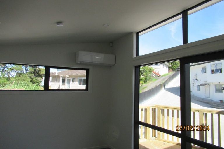 Photo of property in 15 Fernhaven Place, Massey, Auckland, 0614