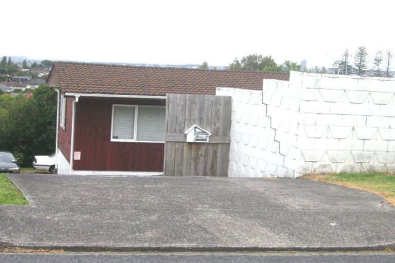 Photo of property in 20 Martin Crescent, Northcote, Auckland, 0627