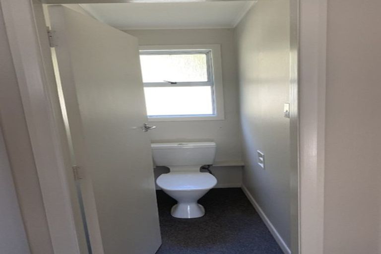 Photo of property in 34 Miles Crescent, Newlands, Wellington, 6037