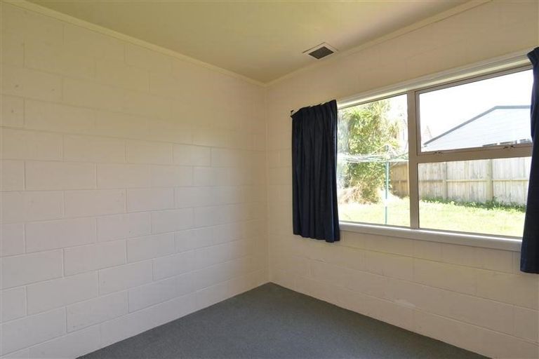 Photo of property in 2 Konini Road, Titirangi, Auckland, 0604