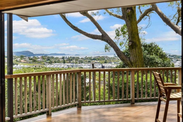 Photo of property in 3 Tawhana Crescent, Red Beach, 0932