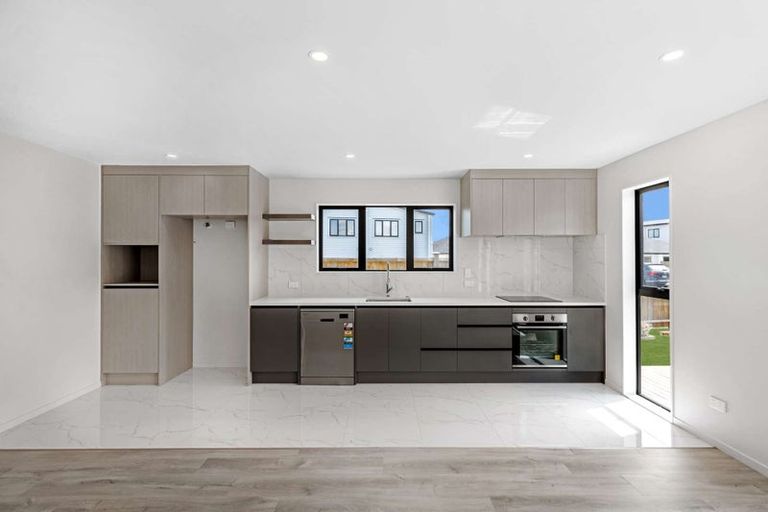 Photo of property in 4 Rorotu Avenue, Karaka, 2113