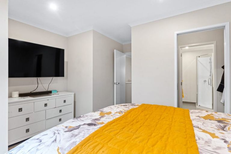 Photo of property in 50 Hobsonville Point Road, Hobsonville, Auckland, 0616