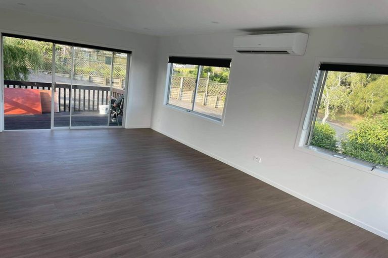 Photo of property in 15 Crompton Road, Massey, Auckland, 0614