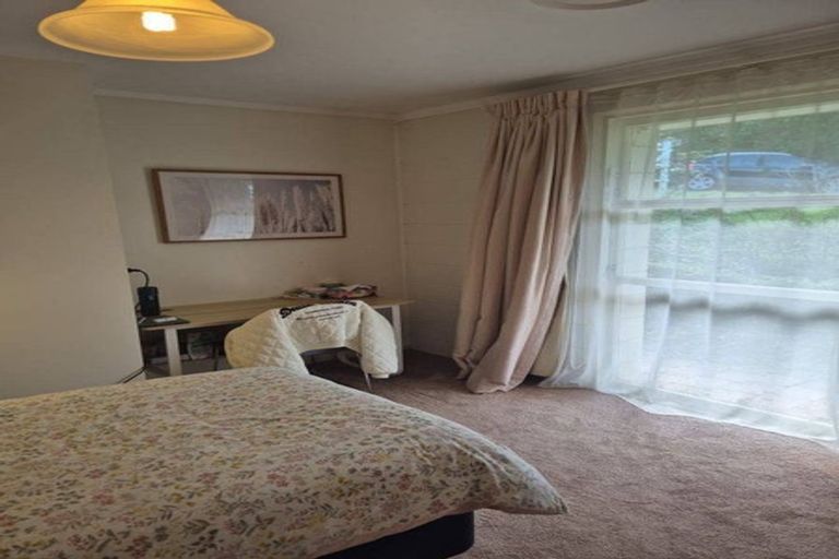 Photo of property in 547 Glenfield Road, Glenfield, Auckland, 0629