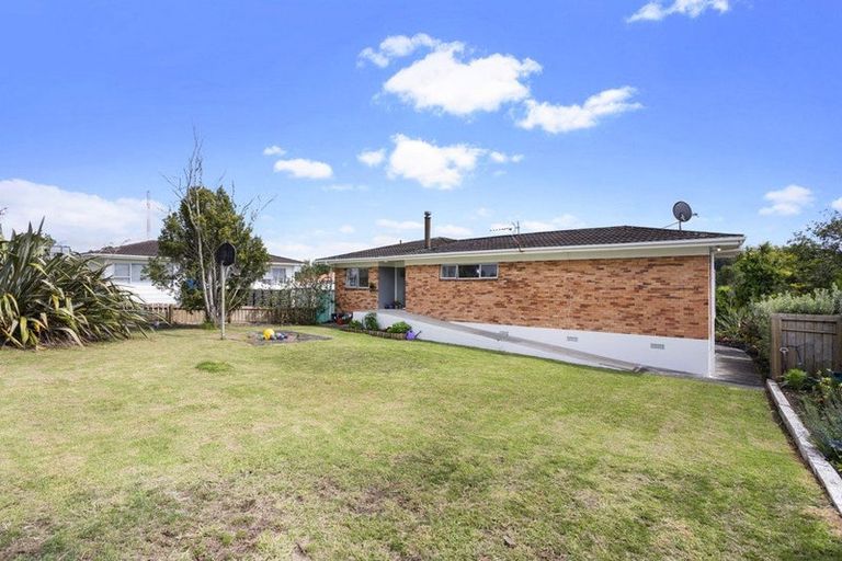Photo of property in 6 Taioma Crescent, Te Atatu Peninsula, Auckland, 0610