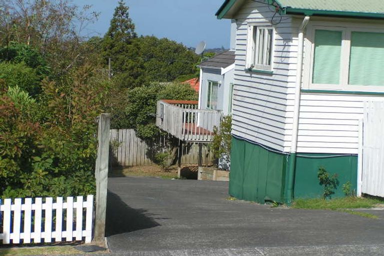 Photo of property in 2/7 Woodside Avenue, Northcote, Auckland, 0627