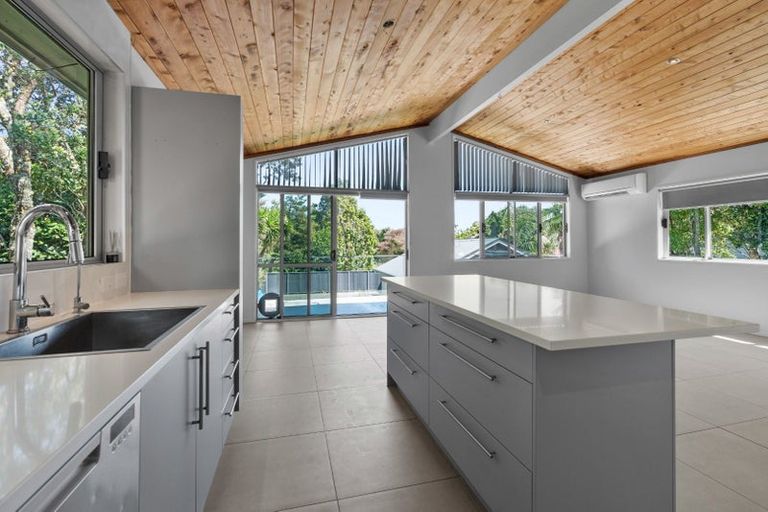 Photo of property in 6a Puketaha Road, Swanson, Auckland, 0816