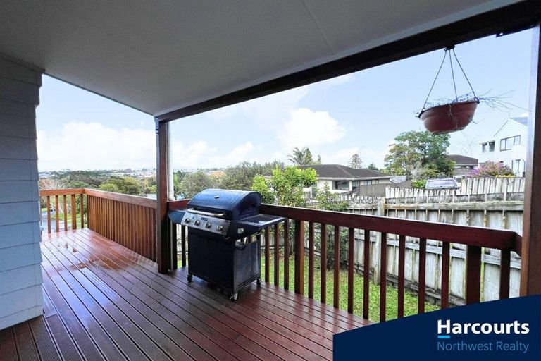 Photo of property in 25 Peterhouse Place, West Harbour, Auckland, 0618