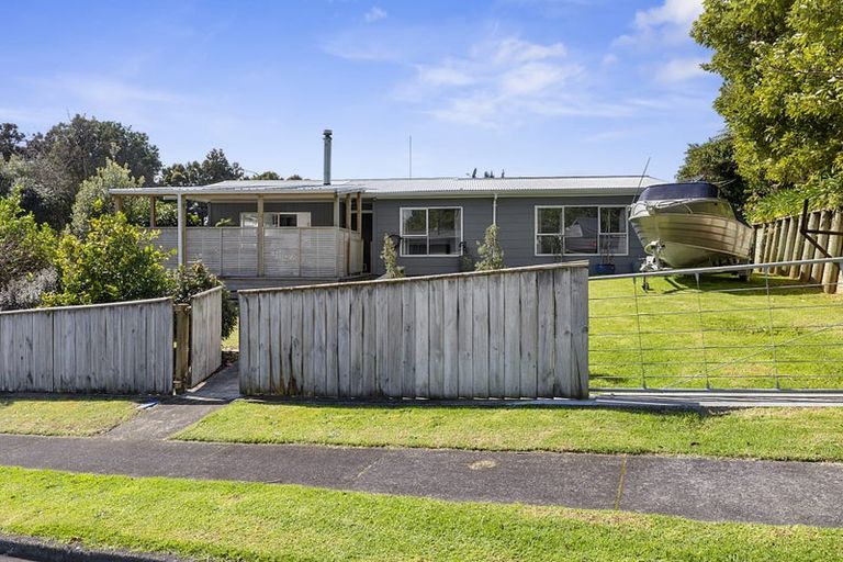 Photo of property in 1 Ross Place, Blagdon, New Plymouth, 4310