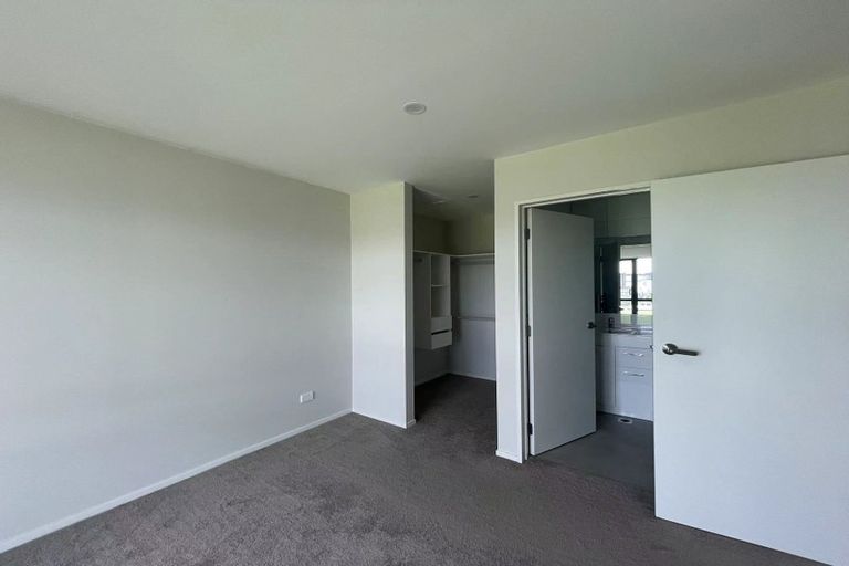Photo of property in 11 Irving Place, Hobsonville, Auckland, 0616