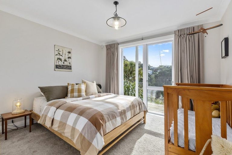 Photo of property in 118 Sutherland Road, Melrose, Wellington, 6023