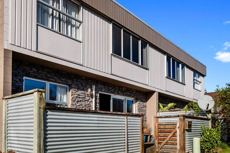 Photo of property in 8 Carrington Street, Lower Vogeltown, New Plymouth, 4310