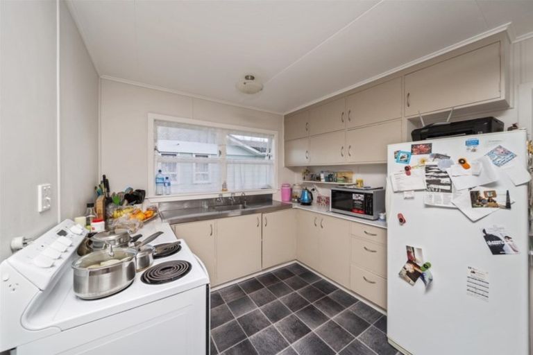 Photo of property in 6 Ngaio Place, Hawera, 4610