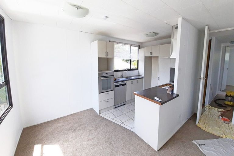 Photo of property in 5 Luxor Place, Massey, Auckland, 0614