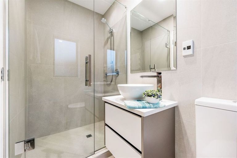 Photo of property in 18 Meritage Lane, Te Atatu South, Auckland, 0610