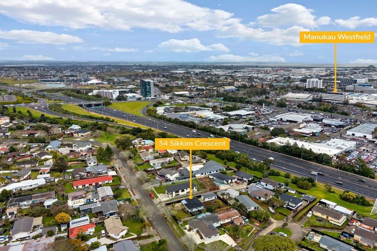 Photo of property in 54 Sikkim Crescent, Clover Park, Auckland, 2019