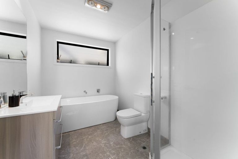 Photo of property in 7 Tapuwae Way, Mangere Bridge, Auckland, 2022