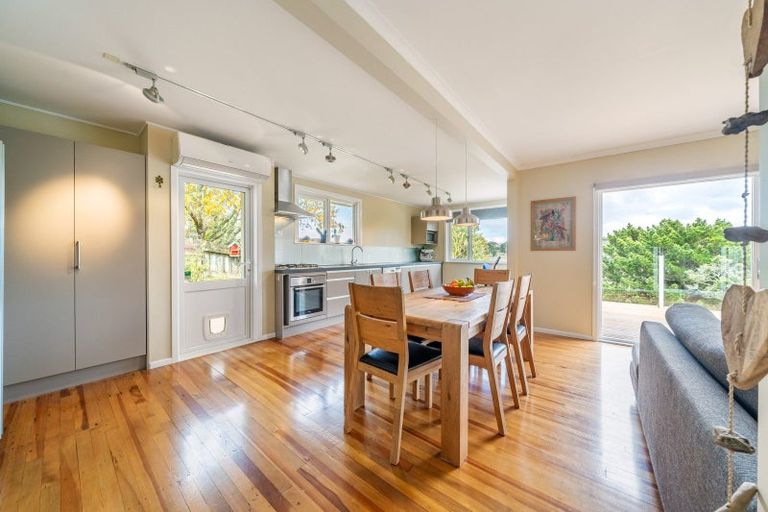 Photo of property in 35 Poto Road, Normandale, Lower Hutt, 5010