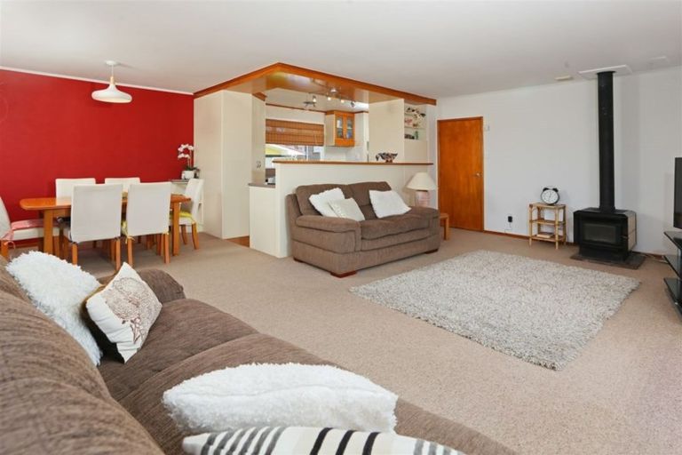 Photo of property in 4 Eyre Street, Henderson, Auckland, 0612