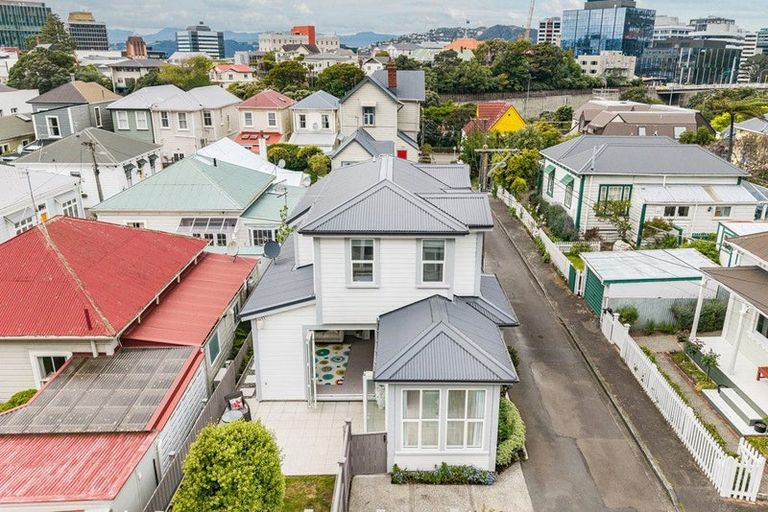 Photo of property in 5a Torless Terrace, Thorndon, Wellington, 6011