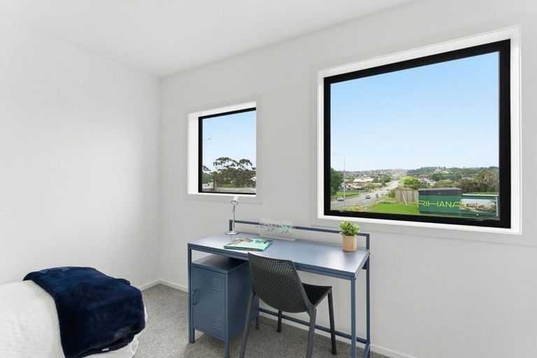 Photo of property in 1 Erina Road, Wiri, 2104