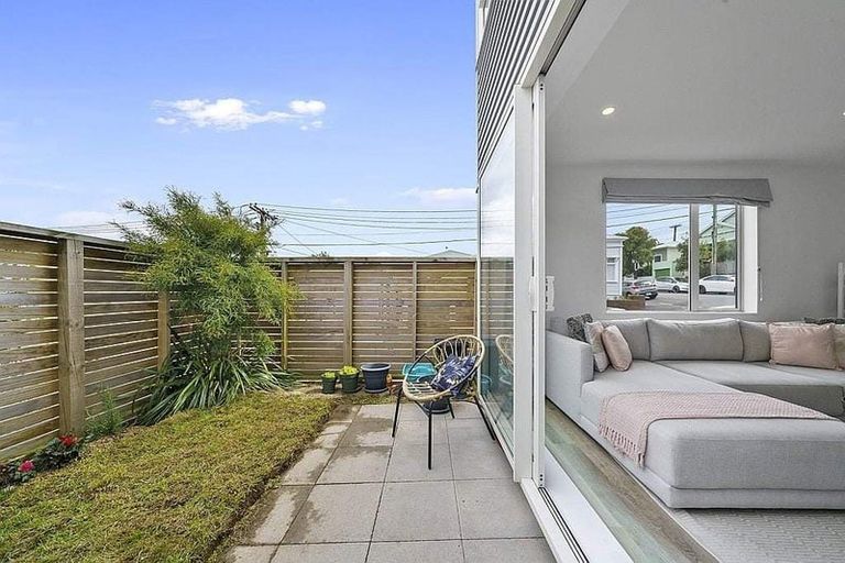 Photo of property in 1/24 Princess Terrace, Newtown, Wellington, 6021