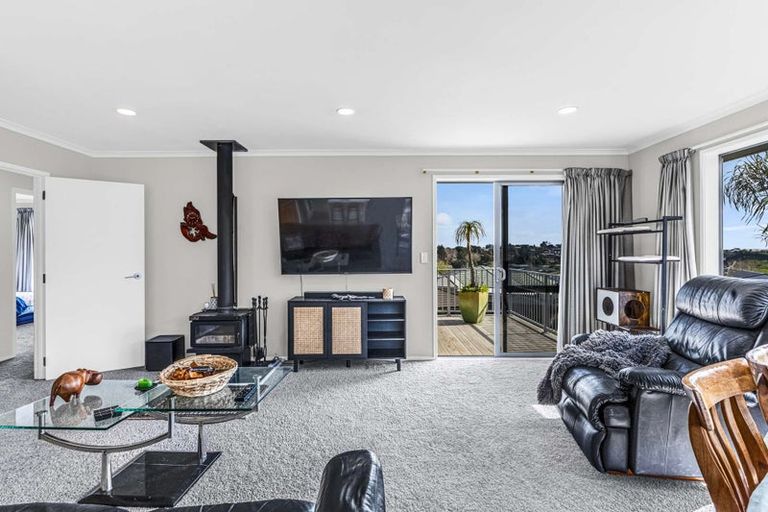 Photo of property in 23 York Crescent, Westown, New Plymouth, 4310