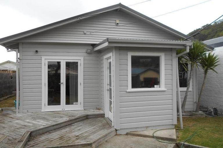 Photo of property in 25 Rua Street, Lyall Bay, Wellington, 6022