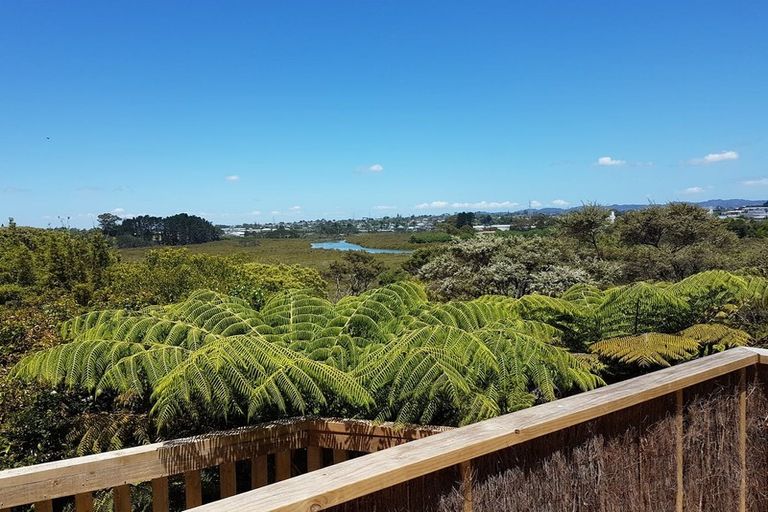 Photo of property in 128 Matipo Road, Te Atatu Peninsula, Auckland, 0610