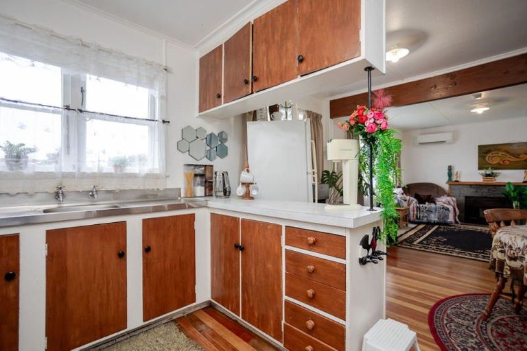 Photo of property in 43 Barraud Street, Dannevirke, 4930