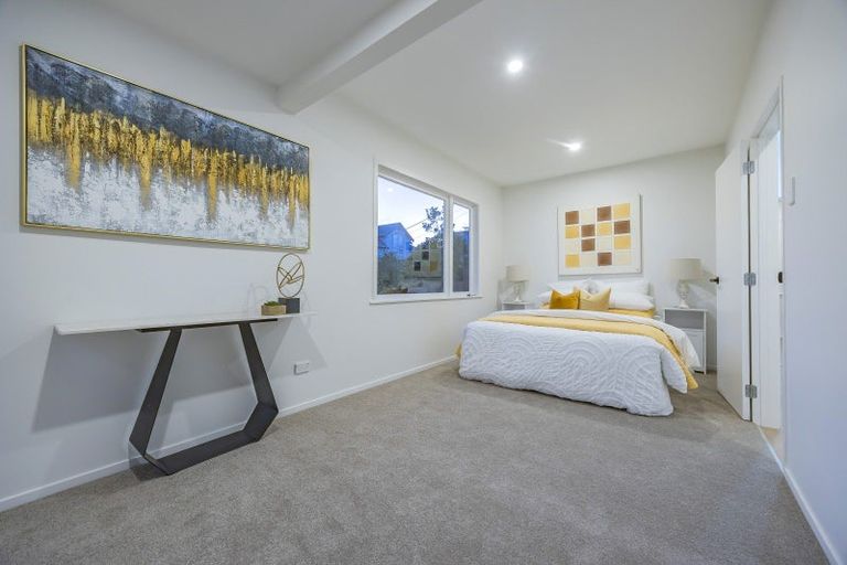 Photo of property in 255 Glenfield Road, Hillcrest, Auckland, 0627