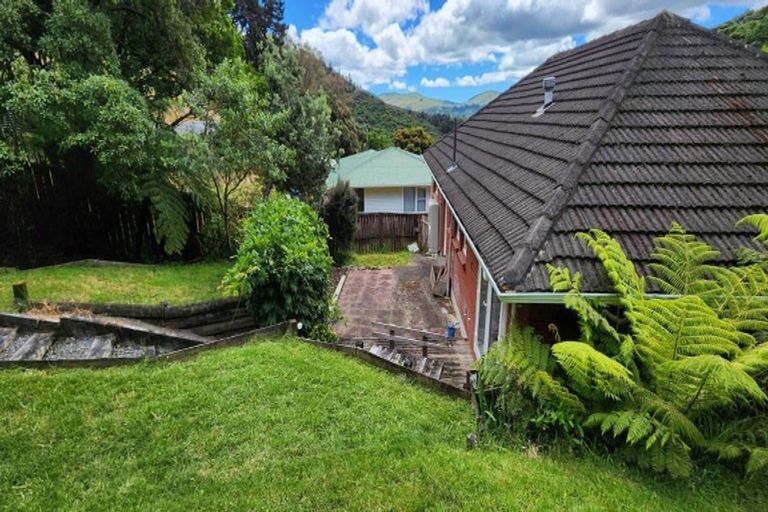 Photo of property in 23 Holmes Grove, Naenae, Lower Hutt, 5011