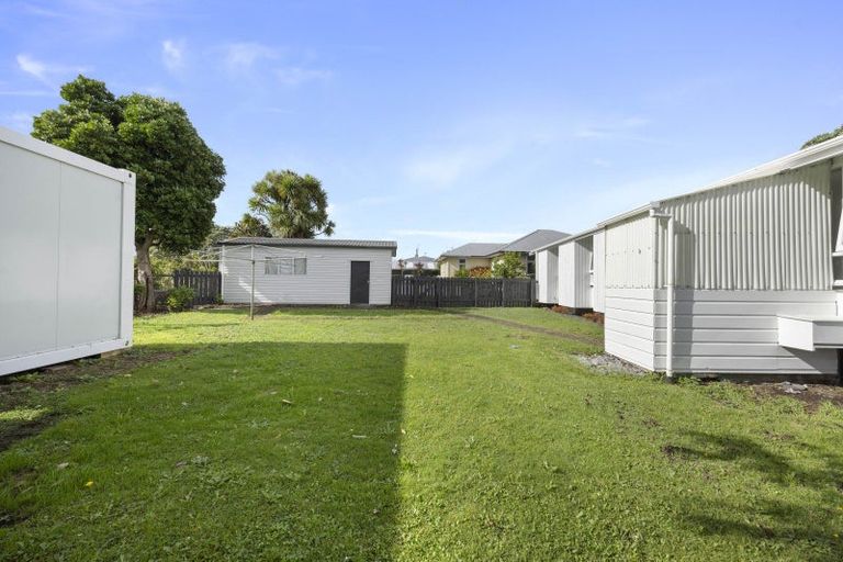 Photo of property in 6 Calgher Avenue, Waitara, 4320