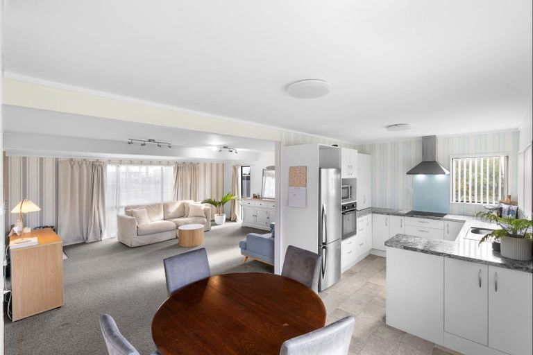 Photo of property in 34 Roberts Line, Kelvin Grove, Palmerston North, 4414