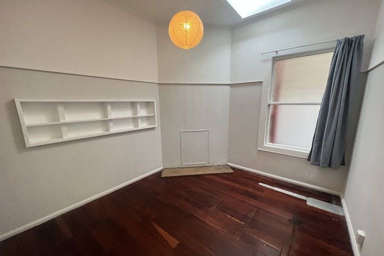 Photo of property in 92 Rolleston Street, Mount Cook, Wellington, 6021