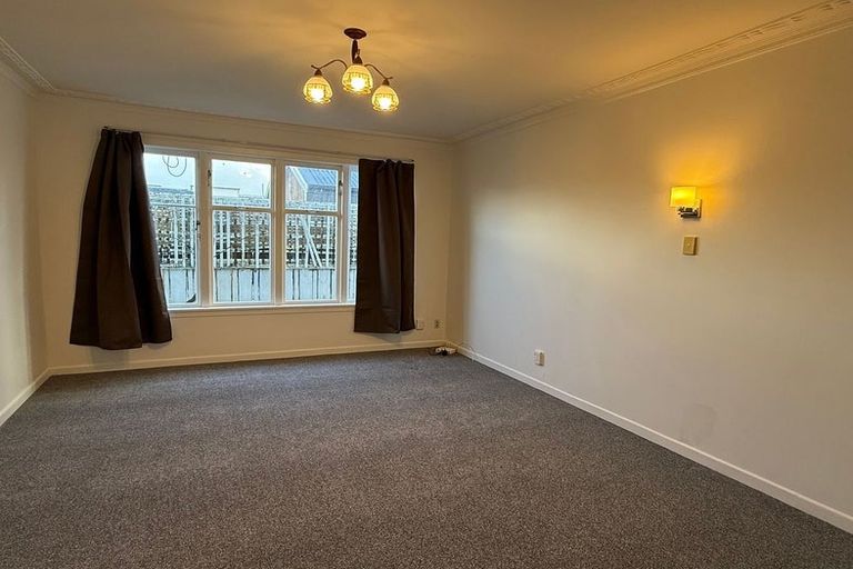 Photo of property in 17 Peachgrove Road, Te Atatu Peninsula, Auckland, 0610