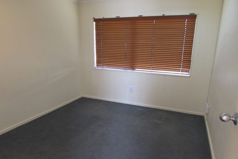 Photo of property in 4/8 Crewe Close, Albany, Auckland, 0632