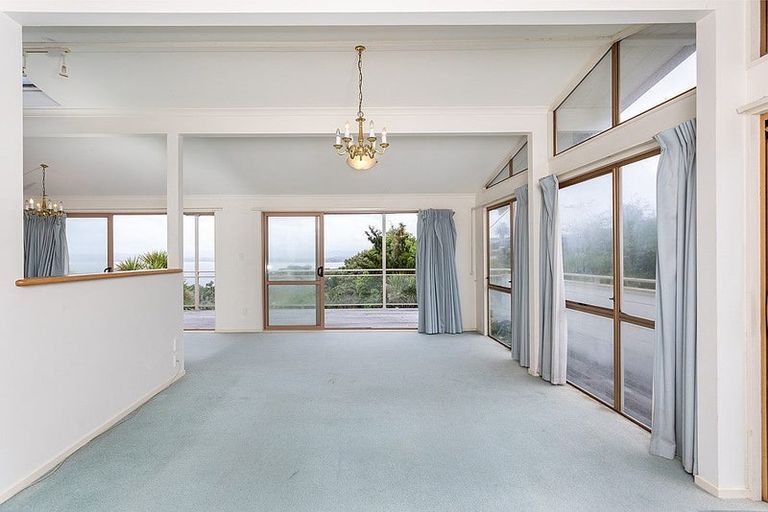 Photo of property in 17 Sea Vista Avenue, Beach Haven, Auckland, 0626