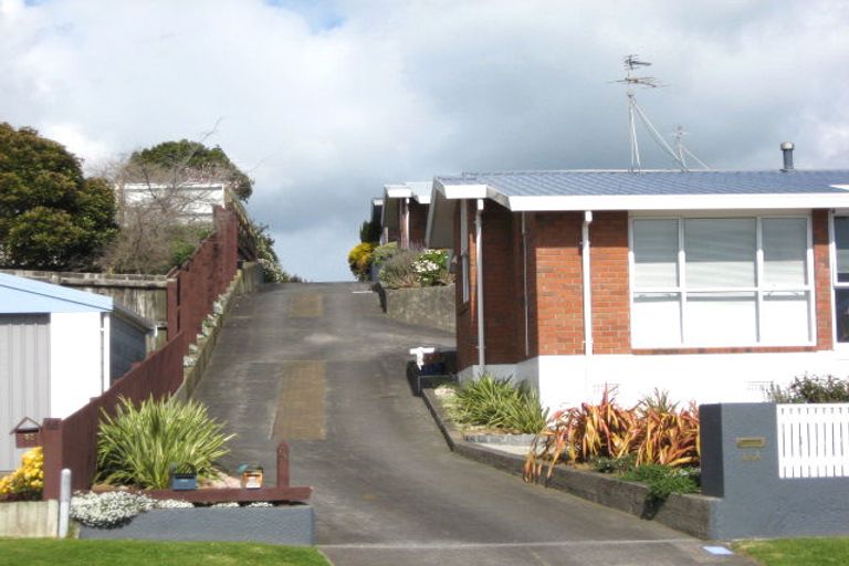 Photo of property in 3/66 Waiwaka Terrace, Strandon, New Plymouth, 4312