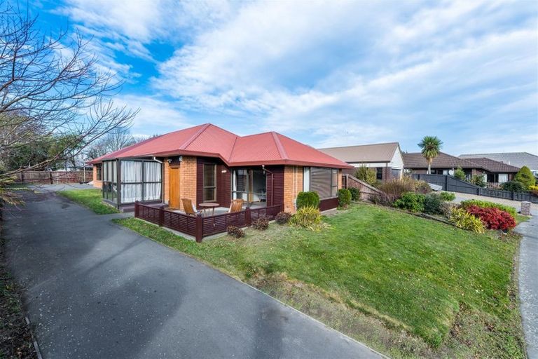 Photo of property in 18 Westgrove Avenue, Avonhead, Christchurch, 8042