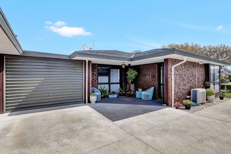 Photo of property in 1/14 Gatonby Place, Avonhead, Christchurch, 8042