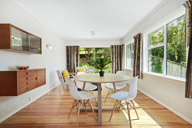 Photo of property in 17 Lane Crescent, Tawa, Wellington, 5028